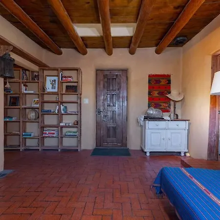 Holiday home Canyon Getaway- Courtyard, Canyon Rd & Plaza, 1br *
